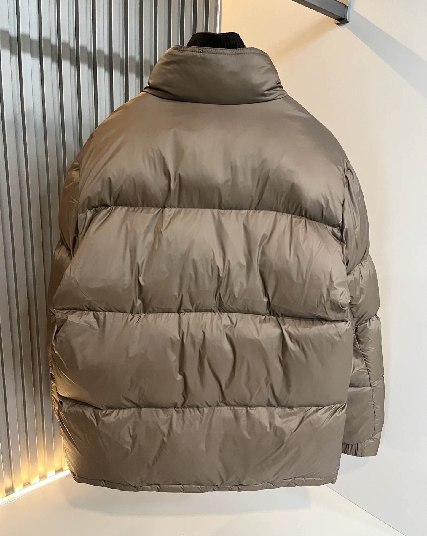 Prad*a 普*达⚠️假两件！2025秋冬男女同款👫羽绒服外套，现货 Prad* 羽绒面料夹克 防水羽