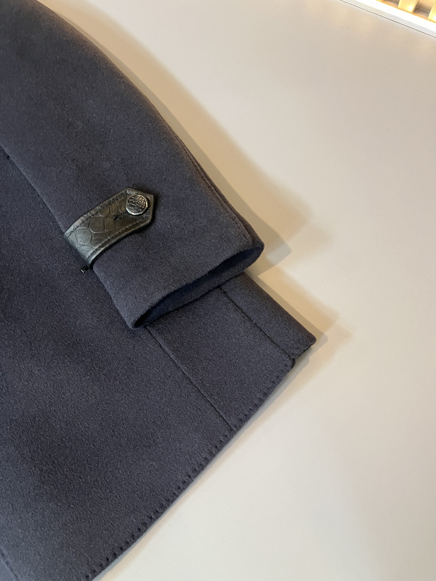 LouisVuit*路易*登 2025秋冬最新羊毛呢中长款大衣外套，贸易公司渠道稀出，同步官网发售！20