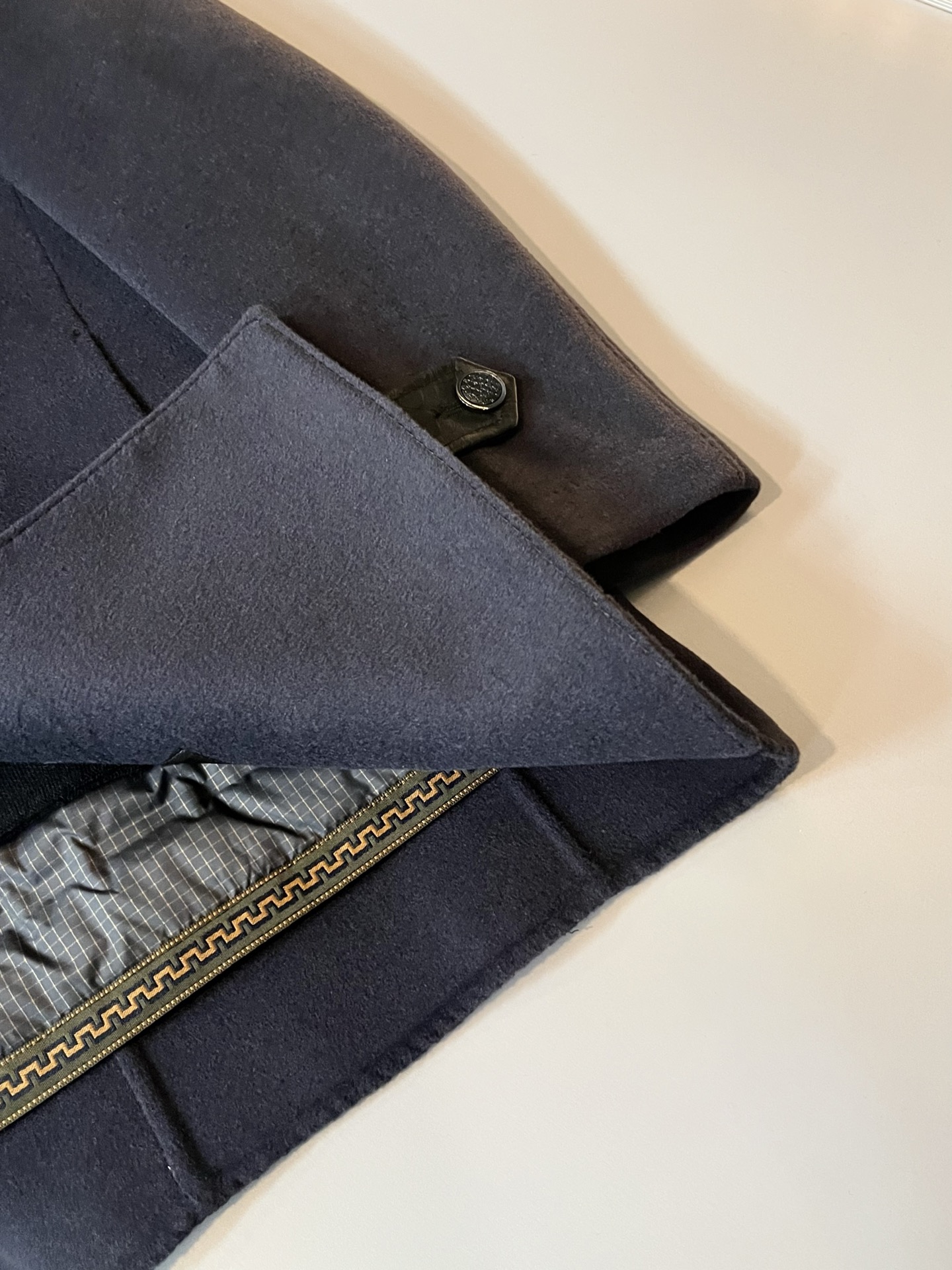 LouisVuit*路易*登 2025秋冬最新羊毛呢中长款大衣外套，贸易公司渠道稀出，同步官网发售！20