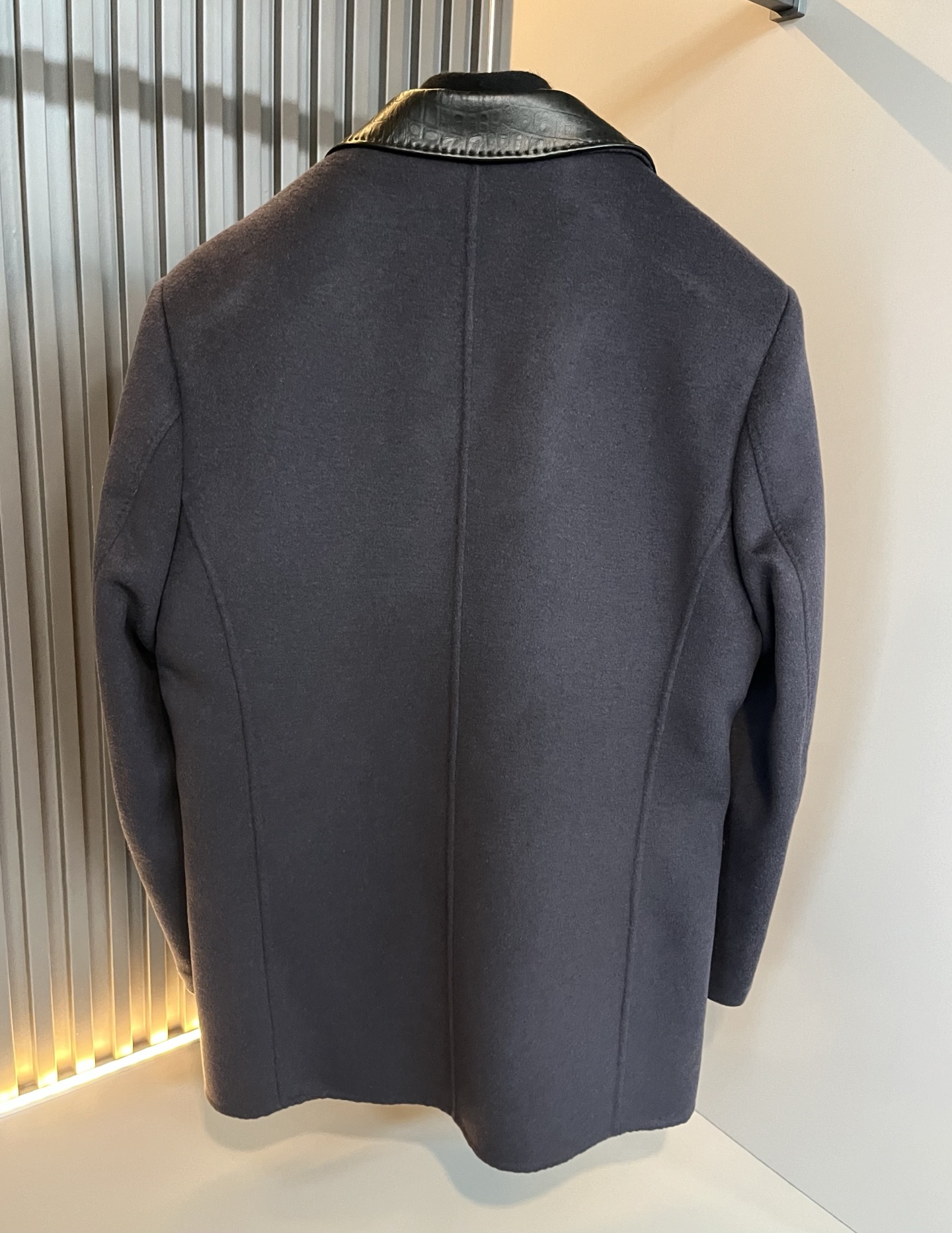 LouisVuit*路易*登 2025秋冬最新羊毛呢中长款大衣外套，贸易公司渠道稀出，同步官网发售！20