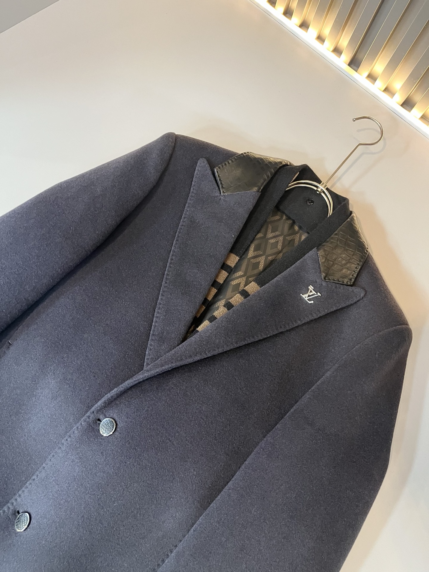 LouisVuit*路易*登 2025秋冬最新羊毛呢中长款大衣外套，贸易公司渠道稀出，同步官网发售！20