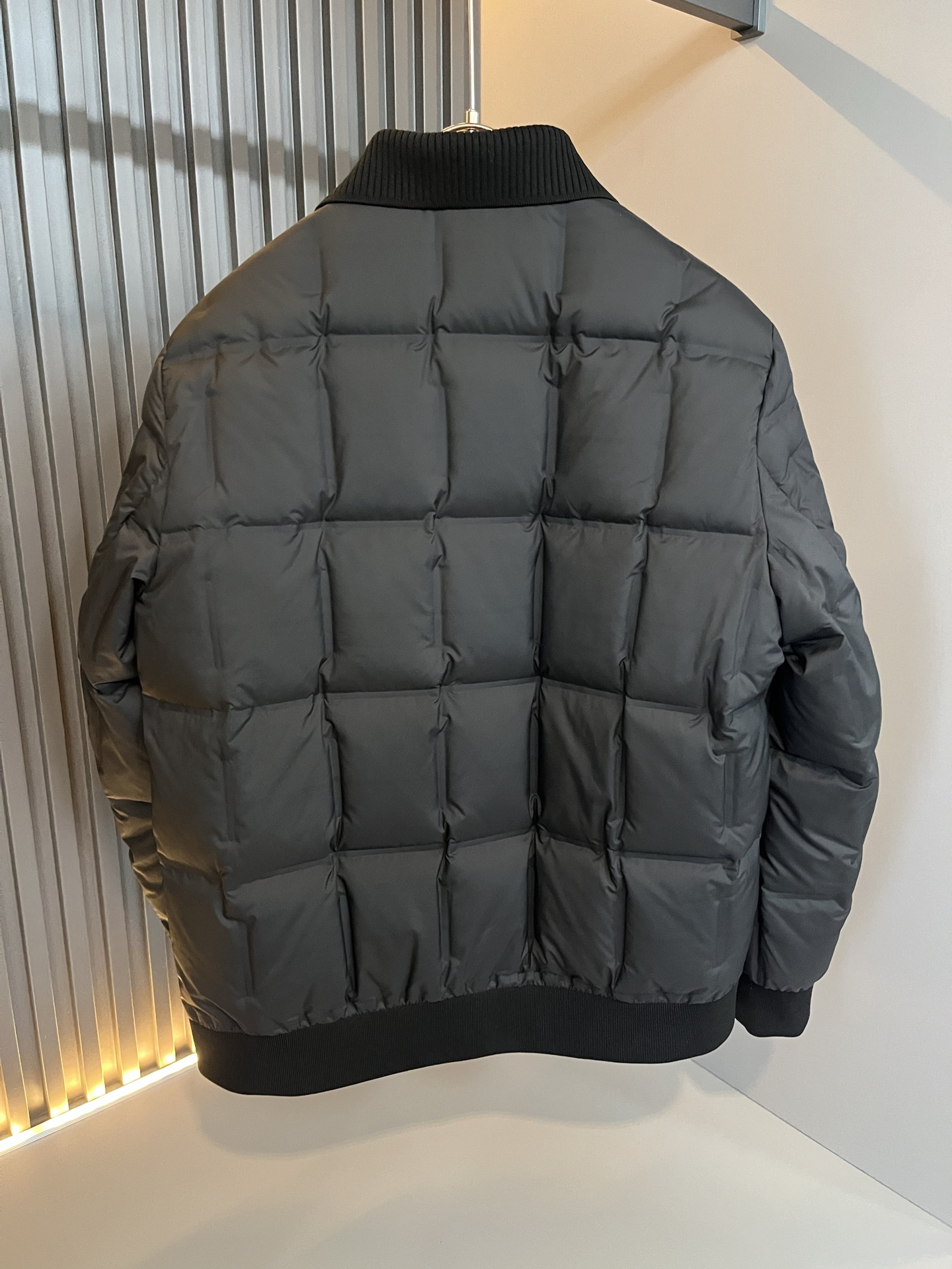 Prad*a 普*达2025秋冬男女同款👫羽绒服夹克外套，现货 Prad* 羽绒面料夹克 防水羽绒服保暖