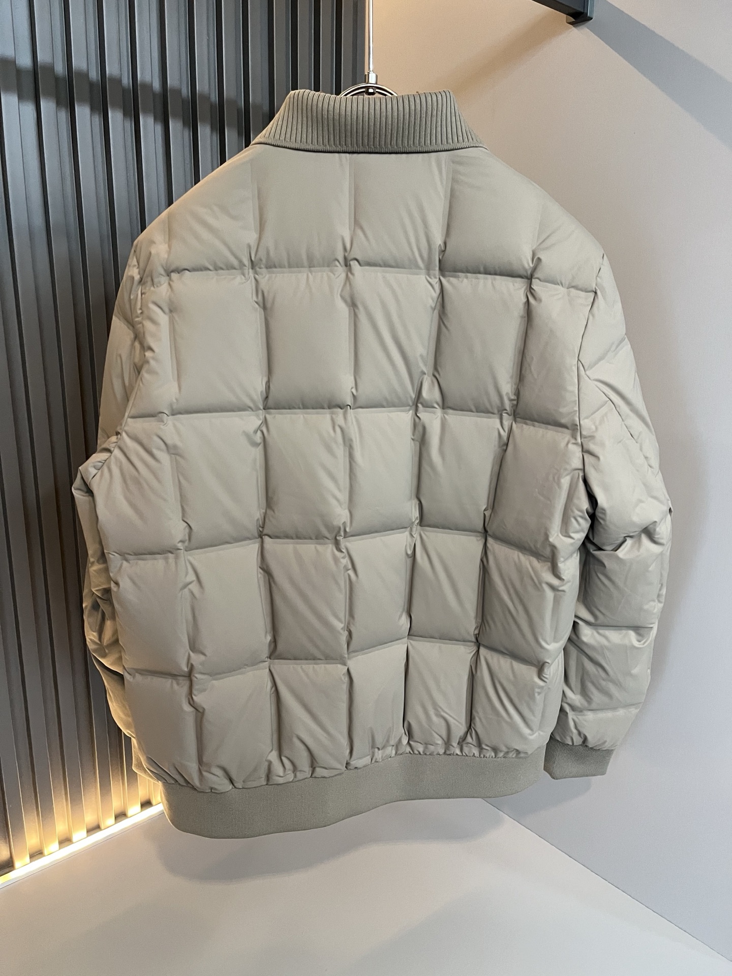 Prad*a 普*达2025秋冬男女同款👫羽绒服夹克外套，现货 Prad* 羽绒面料夹克 防水羽绒服保暖