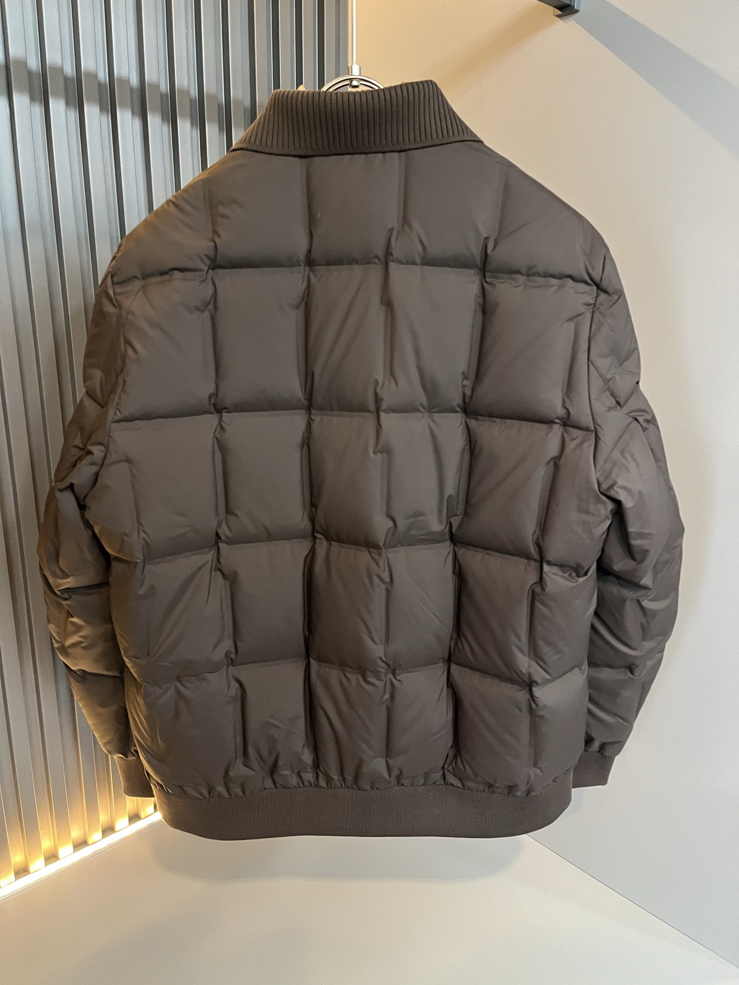 Prad*a 普*达2025秋冬男女同款👫羽绒服夹克外套，现货 Prad* 羽绒面料夹克 防水羽绒服保暖