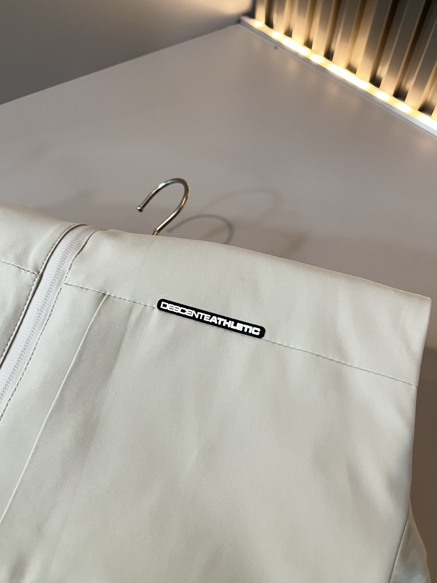 迪桑特DESCENTE，2025秋冬新款男女棉服同款马甲，自1935年荣耀至今的专业运动品牌。80余年来