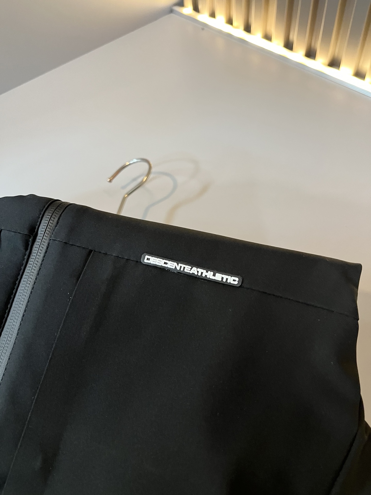 迪桑特DESCENTE，2025秋冬新款男女棉服同款马甲，自1935年荣耀至今的专业运动品牌。80余年来