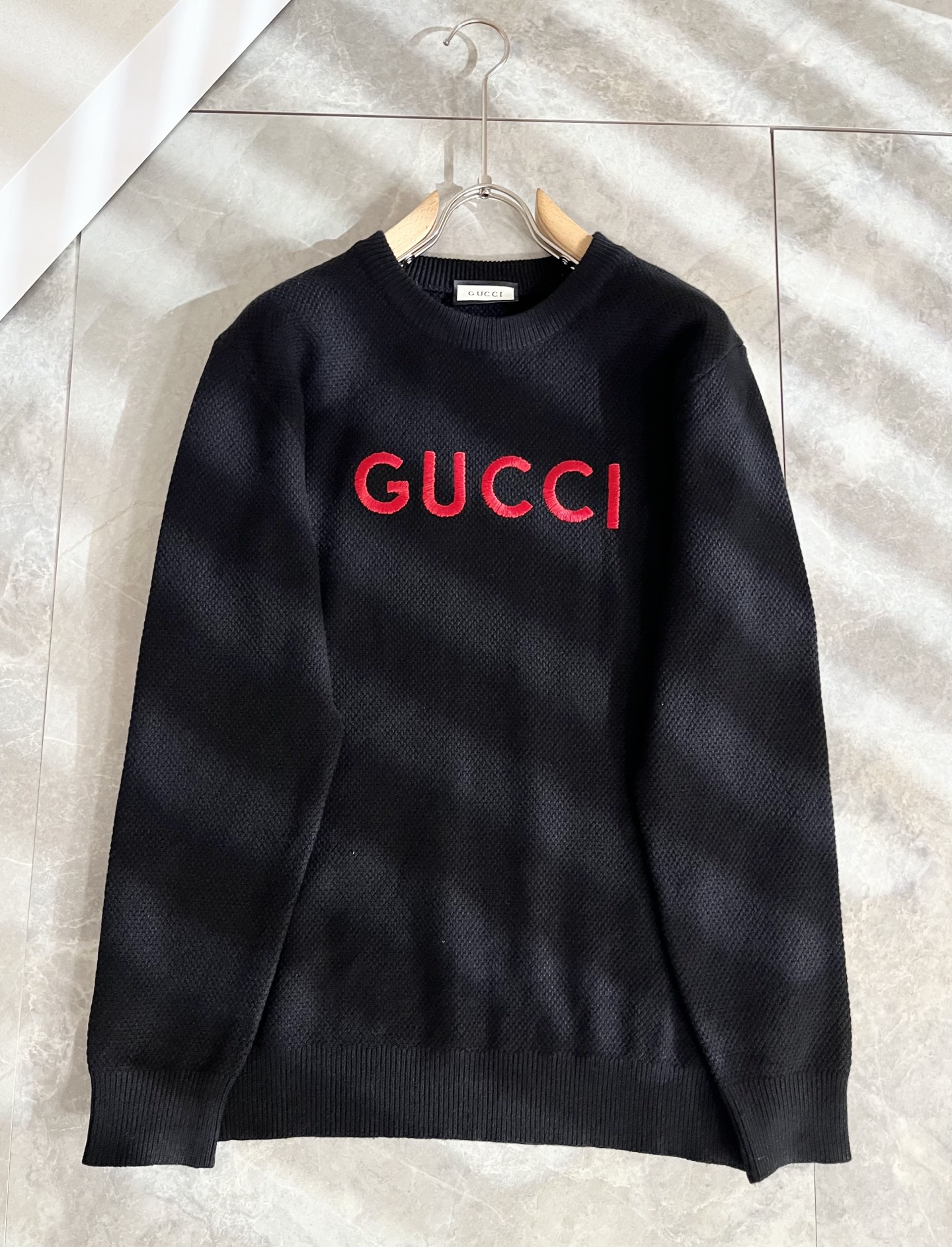 GUC*I 古家 2025秋冬新款男女同款👫 针织羊毛衫，胸前标志logo钩织设计！贸易公司渠道稀出，同