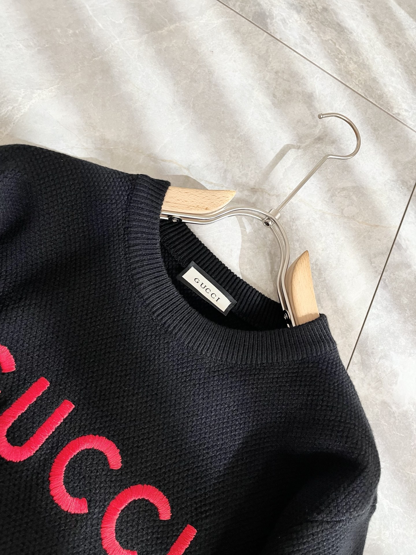 GUC*I 古家 2025秋冬新款男女同款👫 针织羊毛衫，胸前标志logo钩织设计！贸易公司渠道稀出，同