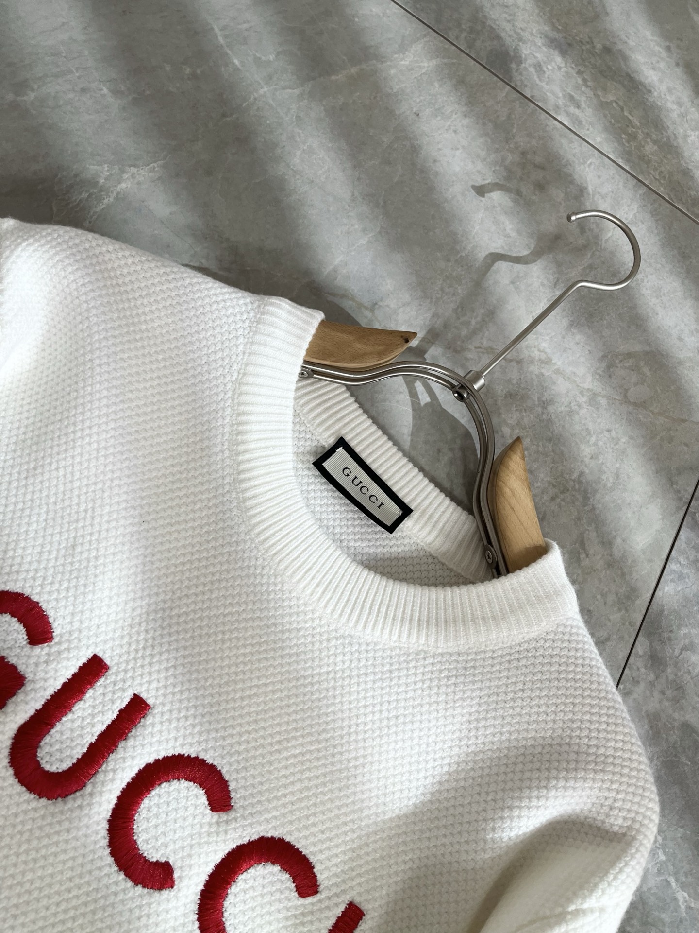 GUC*I 古家 2025秋冬新款男女同款👫 针织羊毛衫，胸前标志logo钩织设计！贸易公司渠道稀出，同