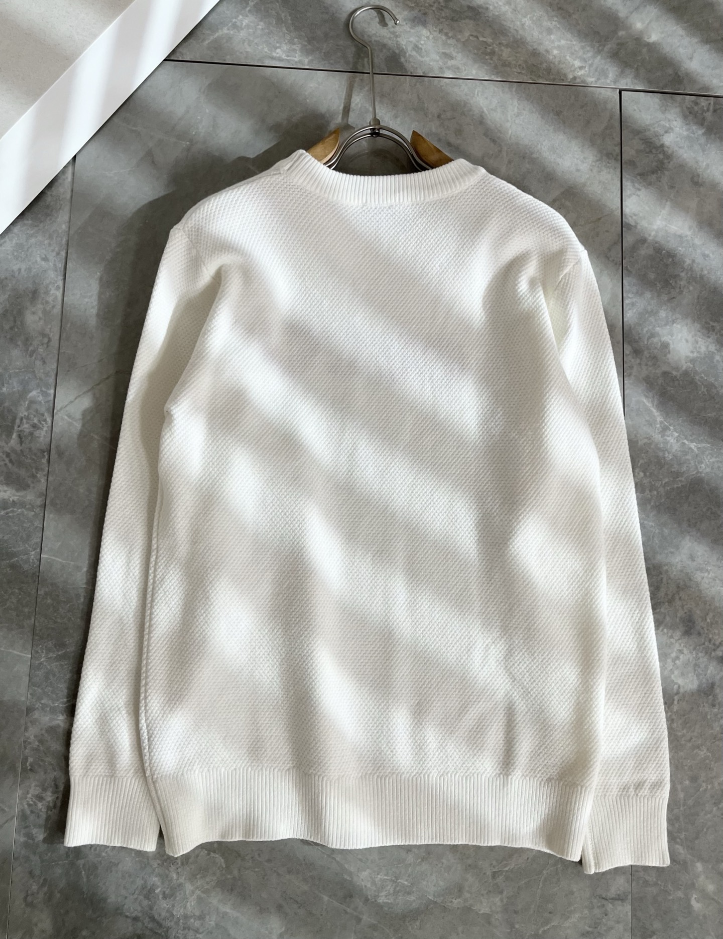 GUC*I 古家 2025秋冬新款男女同款👫 针织羊毛衫，胸前标志logo钩织设计！贸易公司渠道稀出，同