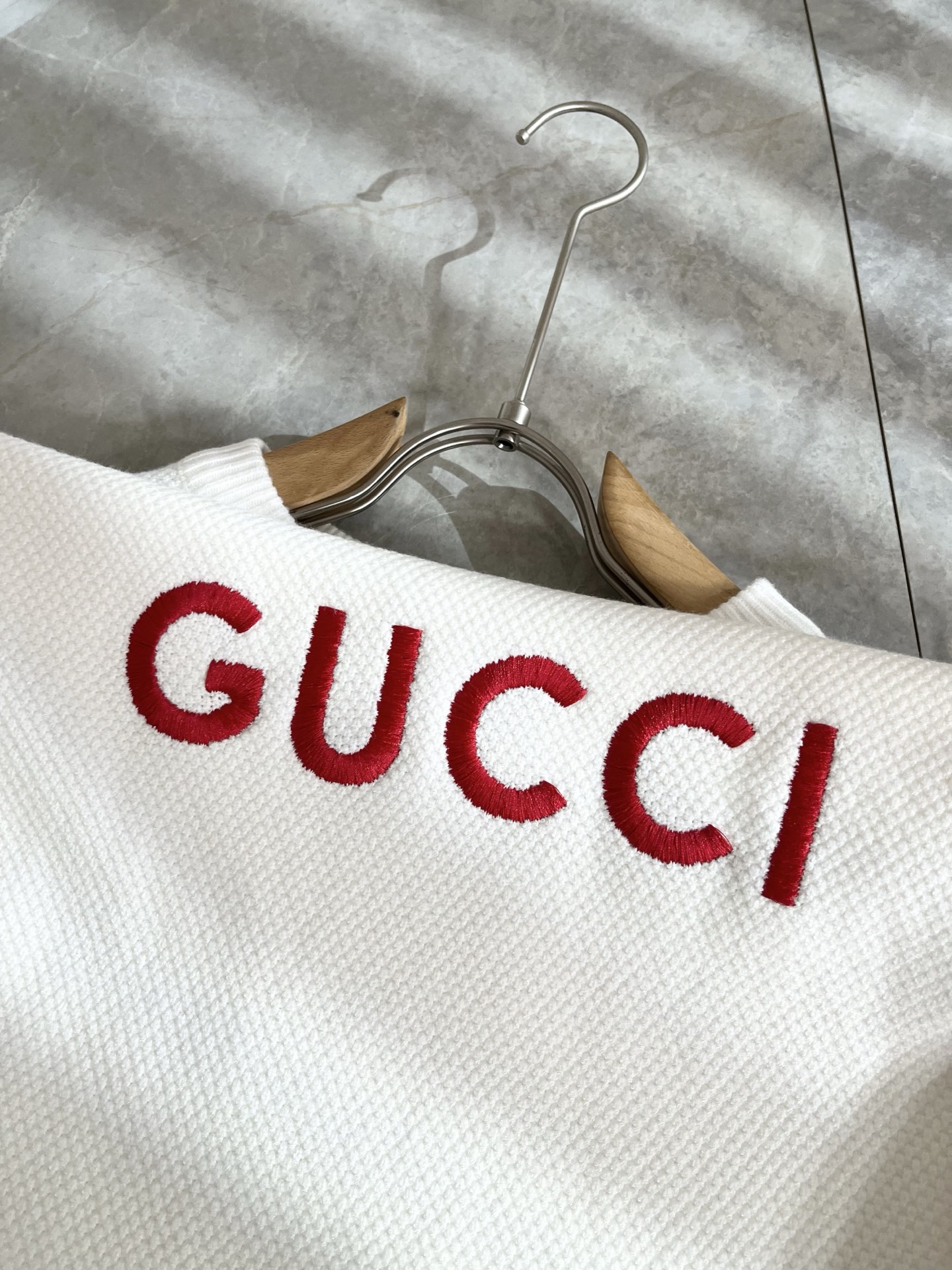 GUC*I 古家 2025秋冬新款男女同款👫 针织羊毛衫，胸前标志logo钩织设计！贸易公司渠道稀出，同