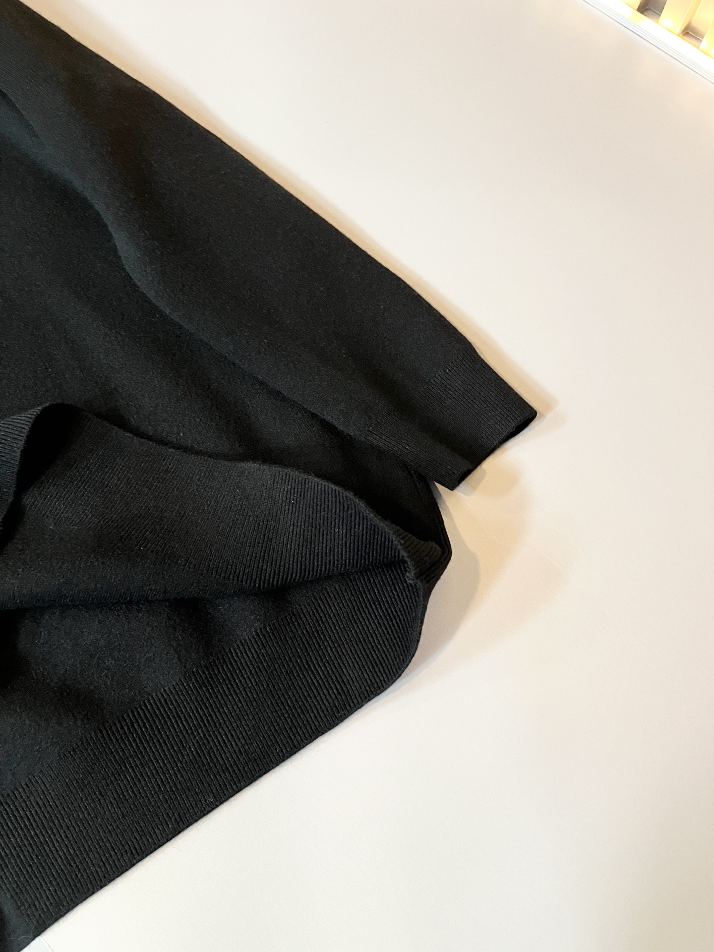 Bur*erry 巴*莉 2025秋冬新款男士针织羊毛衫，品牌最新设计元素！既不单调也不复杂,恰到好处的