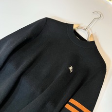 Bur*erry 巴*莉 2025秋冬新款男士针织羊毛衫,品牌最新设计元素!既不单调也不复杂,恰到好处的 Bur*erry 巴*莉 2025秋冬新款男士针织羊毛衫,品牌最新设计元素!既不单调也不复杂,恰到好处的