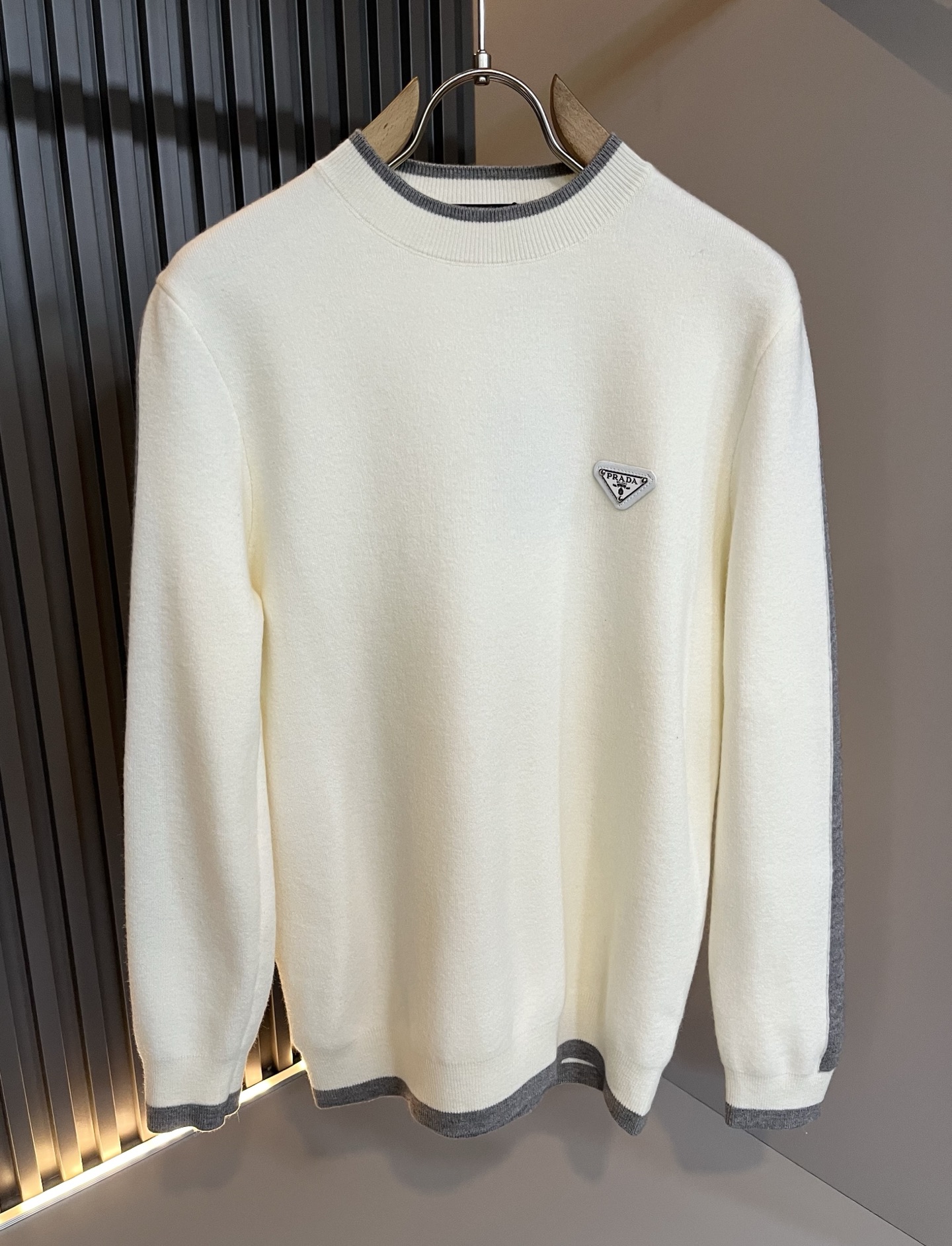 PRAD*A普*达2025秋冬新款男士针织羊毛衫，最新款全网独家首上！！~既经典有时尚百搭，谁不爱啊，将