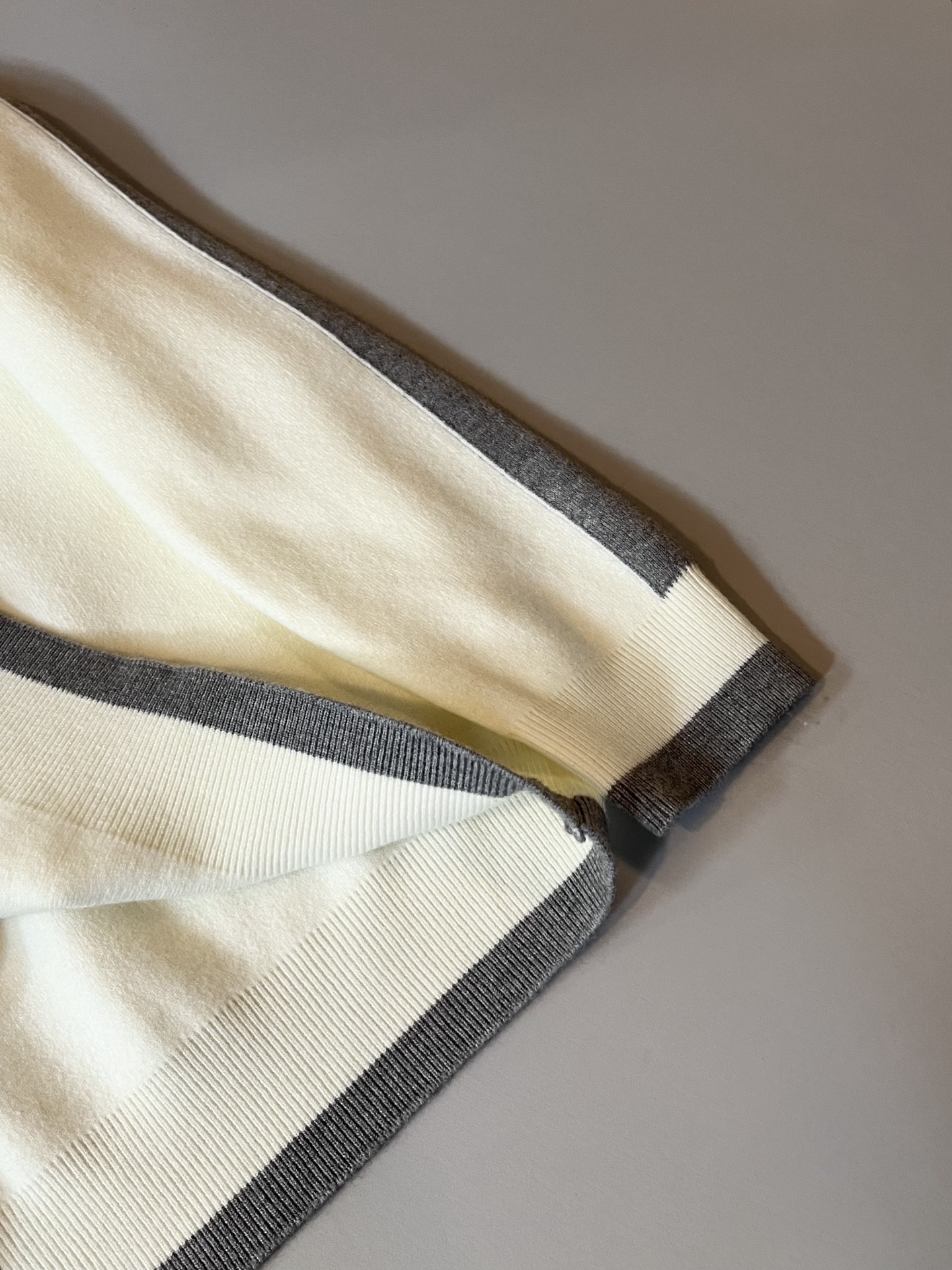 PRAD*A普*达2025秋冬新款男士针织羊毛衫，最新款全网独家首上！！~既经典有时尚百搭，谁不爱啊，将