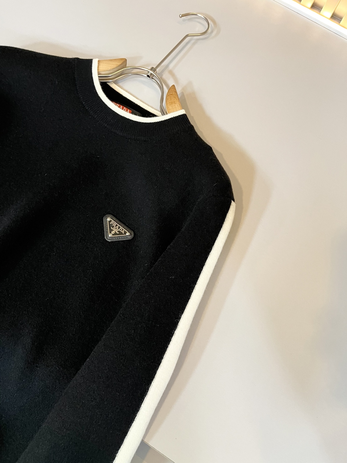 PRAD*A普*达2025秋冬新款男士针织羊毛衫，最新款全网独家首上！！~既经典有时尚百搭，谁不爱啊，将