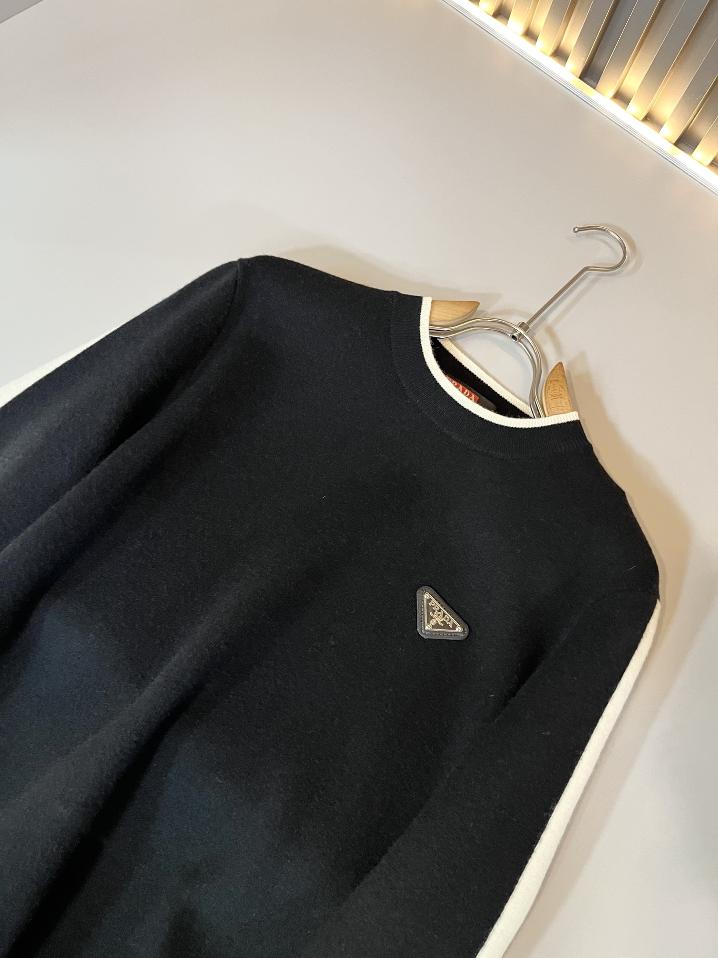 PRAD*A普*达2025秋冬新款男士针织羊毛衫，最新款全网独家首上！！~既经典有时尚百搭，谁不爱啊，将