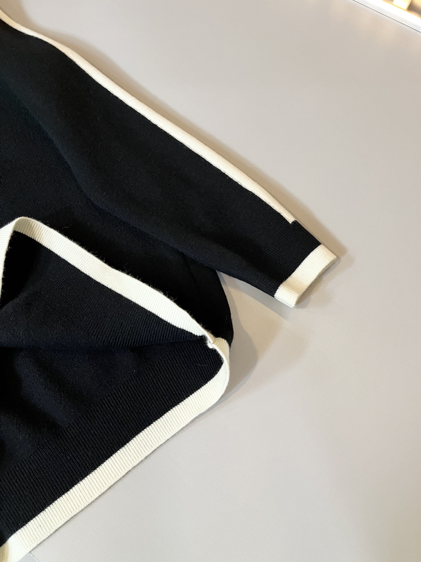 PRAD*A普*达2025秋冬新款男士针织羊毛衫，最新款全网独家首上！！~既经典有时尚百搭，谁不爱啊，将