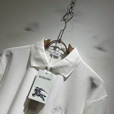 Bur*erry 巴*莉 2025秋冬新款男士长袖Polo衫,品牌最新设计元素!既不单调也不复杂,恰到好 Bur*erry 巴*莉 2025秋冬新款男士长袖Polo衫,品牌最新设计元素!既不单调也不复杂,恰到好