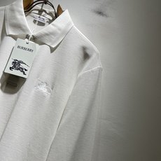 Bur*erry 巴*莉 2025秋冬新款男士长袖Polo衫,品牌最新设计元素!既不单调也不复杂,恰到好 Bur*erry 巴*莉 2025秋冬新款男士长袖Polo衫,品牌最新设计元素!既不单调也不复杂,恰到好