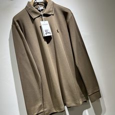 Bur*erry 巴*莉 2025秋冬新款男士长袖Polo衫,品牌最新设计元素!既不单调也不复杂,恰到好 Bur*erry 巴*莉 2025秋冬新款男士长袖Polo衫,品牌最新设计元素!既不单调也不复杂,恰到好