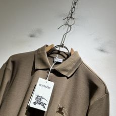 Bur*erry 巴*莉 2025秋冬新款男士长袖Polo衫,品牌最新设计元素!既不单调也不复杂,恰到好 Bur*erry 巴*莉 2025秋冬新款男士长袖Polo衫,品牌最新设计元素!既不单调也不复杂,恰到好