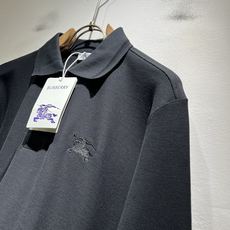 Bur*erry 巴*莉 2025秋冬新款男士长袖Polo衫,品牌最新设计元素!既不单调也不复杂,恰到好 Bur*erry 巴*莉 2025秋冬新款男士长袖Polo衫,品牌最新设计元素!既不单调也不复杂,恰到好