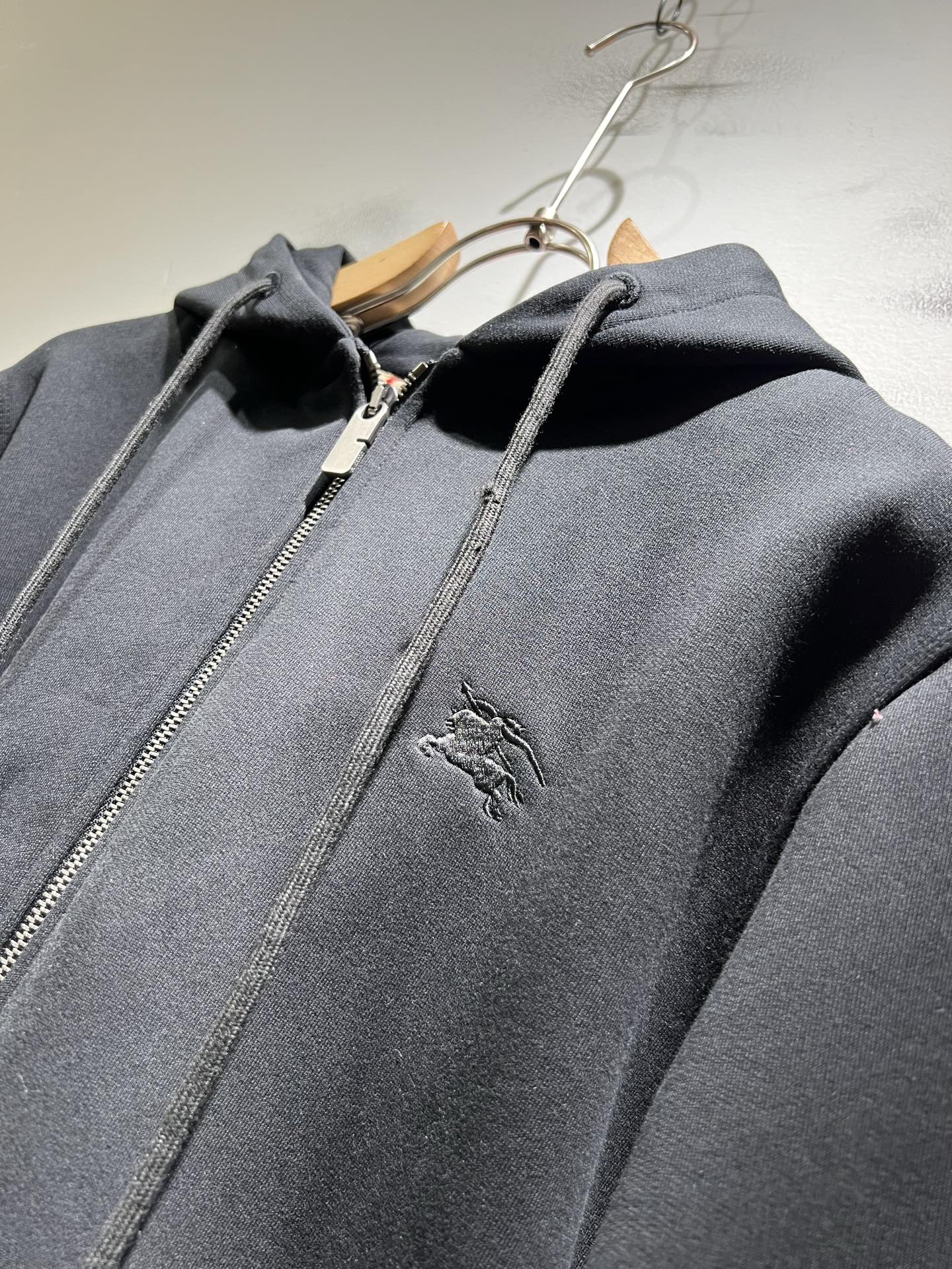 BURBER*Y巴*莉 2025秋冬新款男女同款👫基础休闲百搭棉质连帽卫衣，男女同款卫衣！贸易公司渠道稀