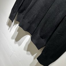 Bur*erry 巴*莉 2025秋冬新款男士针织羊毛衫,品牌最新设计元素!既不单调也不复杂,恰到好处的 Bur*erry 巴*莉 2025秋冬新款男士针织羊毛衫,品牌最新设计元素!既不单调也不复杂,恰到好处的