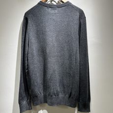 Bur*erry 巴*莉 2025秋冬新款男士针织羊毛衫,品牌最新设计元素!既不单调也不复杂,恰到好处的 Bur*erry 巴*莉 2025秋冬新款男士针织羊毛衫,品牌最新设计元素!既不单调也不复杂,恰到好处的