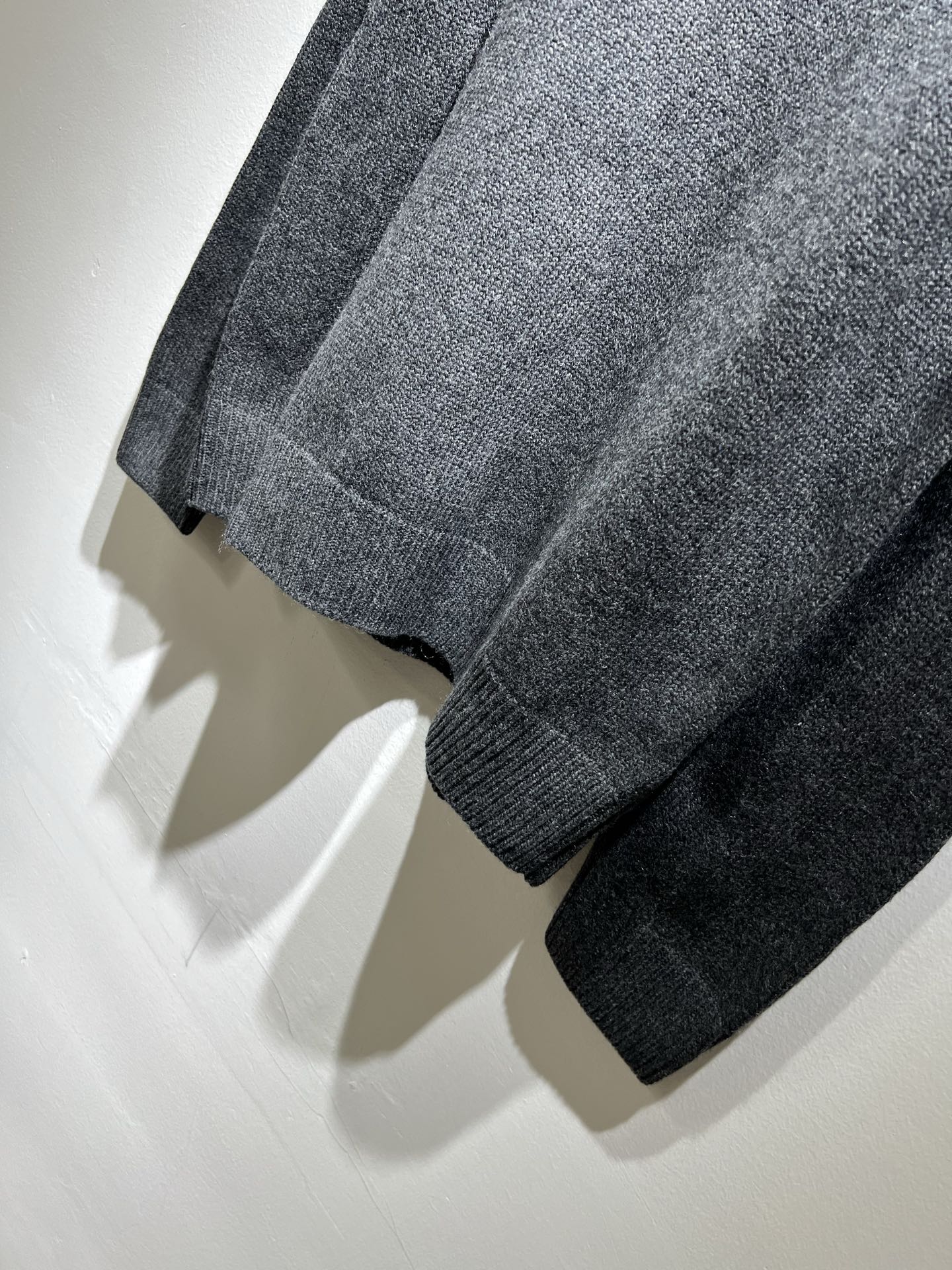 LO*WE/罗*威2025秋冬新款针织羊毛衫，贸易公司渠道货，2025年最新品，官柜同步售卖，经典明星级