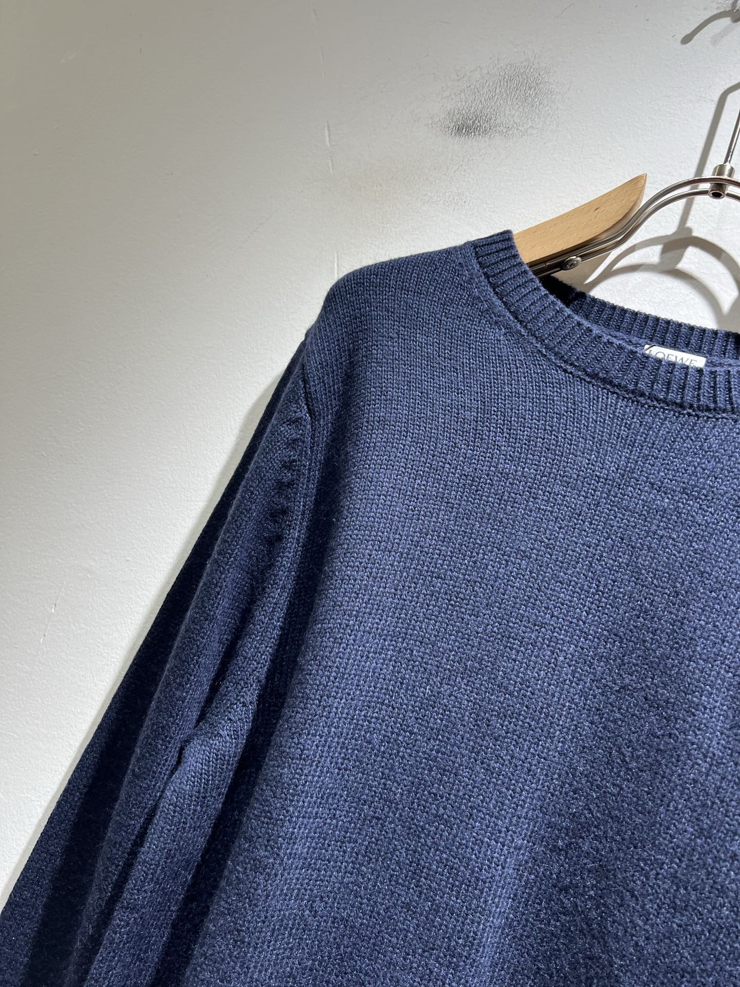 LO*WE/罗*威2025秋冬新款针织羊毛衫，贸易公司渠道货，2025年最新品，官柜同步售卖，经典明星级