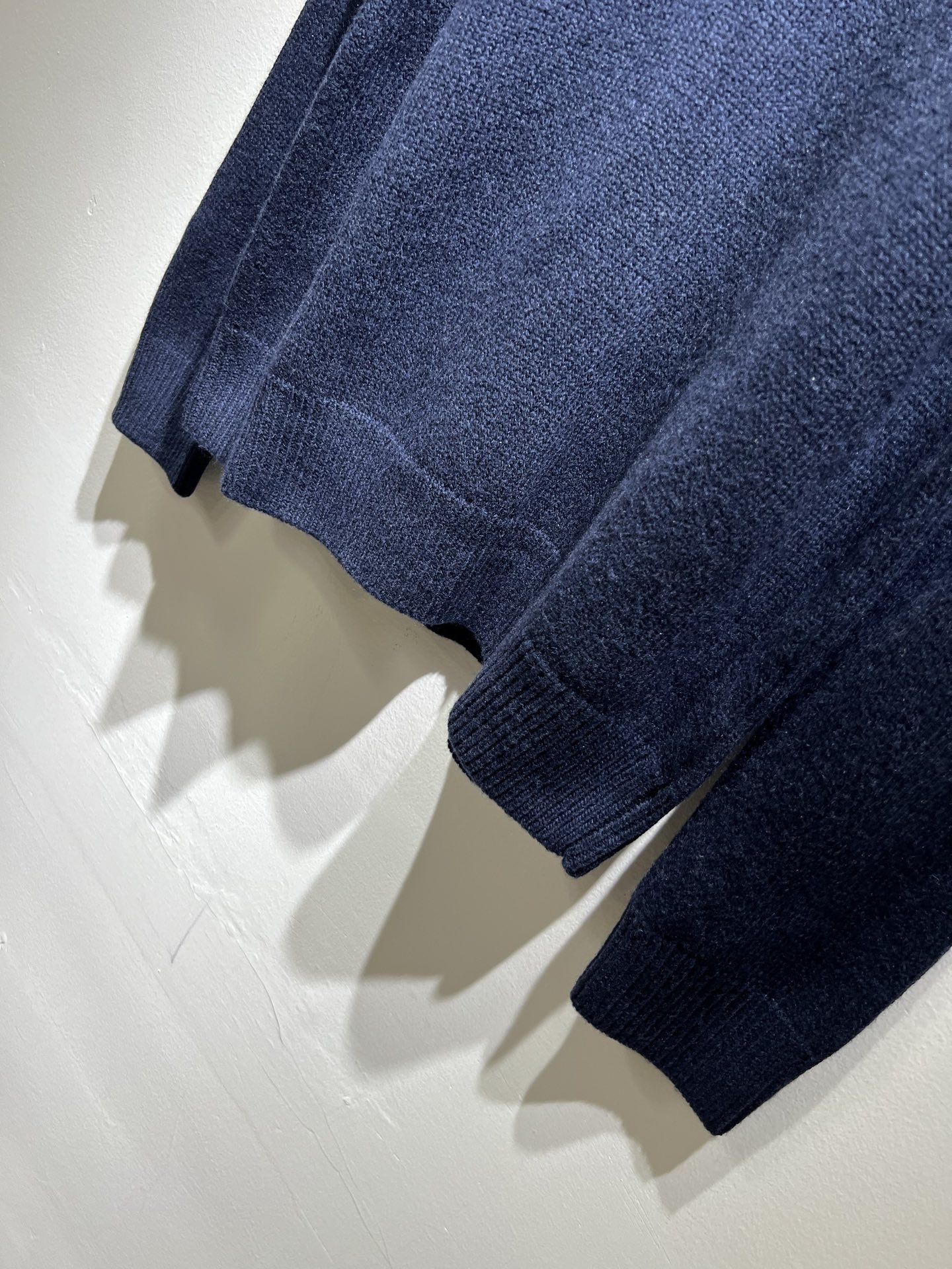 LO*WE/罗*威2025秋冬新款针织羊毛衫，贸易公司渠道货，2025年最新品，官柜同步售卖，经典明星级