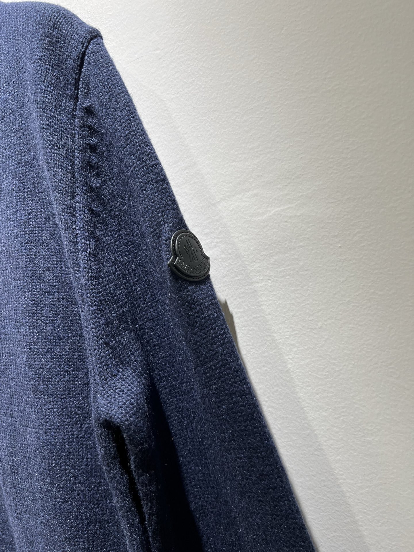 Moncl*r蒙*口 2025秋冬男女同款情侣款👫最新的贸易订单针织羊毛衫，全品相！！网红款！工艺采用针