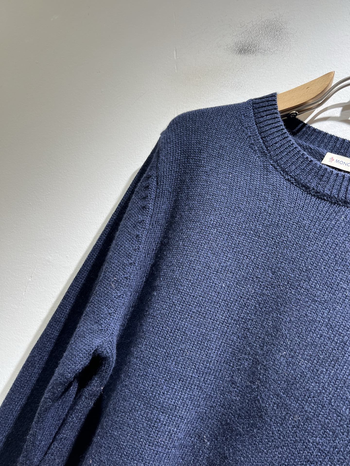 Moncl*r蒙*口 2025秋冬男女同款情侣款👫最新的贸易订单针织羊毛衫，全品相！！网红款！工艺采用针