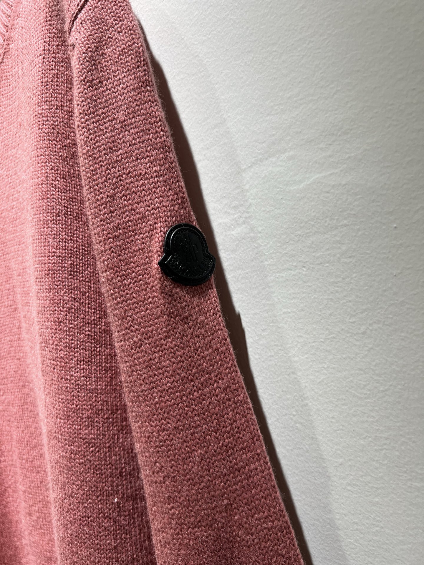 Moncl*r蒙*口 2025秋冬男女同款情侣款👫最新的贸易订单针织羊毛衫，全品相！！网红款！工艺采用针