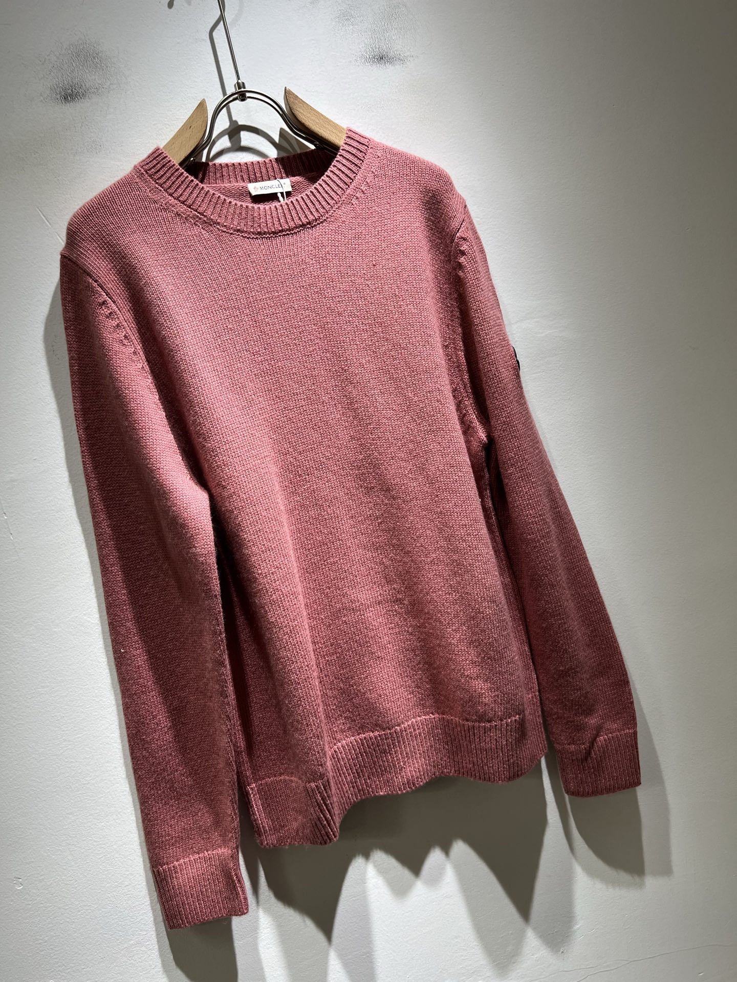 Moncl*r蒙*口 2025秋冬男女同款情侣款👫最新的贸易订单针织羊毛衫，全品相！！网红款！工艺采用针