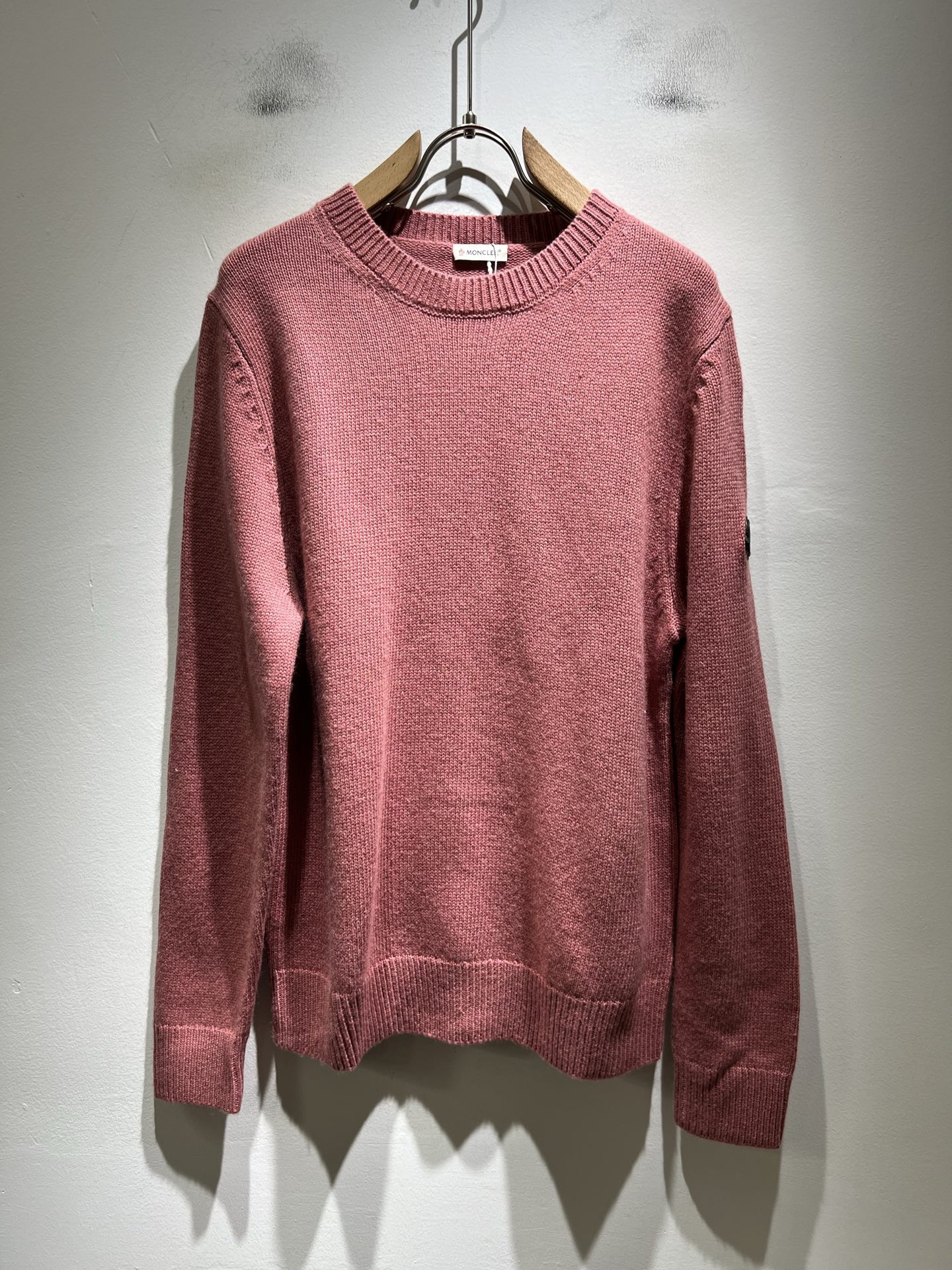 Moncl*r蒙*口 2025秋冬男女同款情侣款👫最新的贸易订单针织羊毛衫，全品相！！网红款！工艺采用针