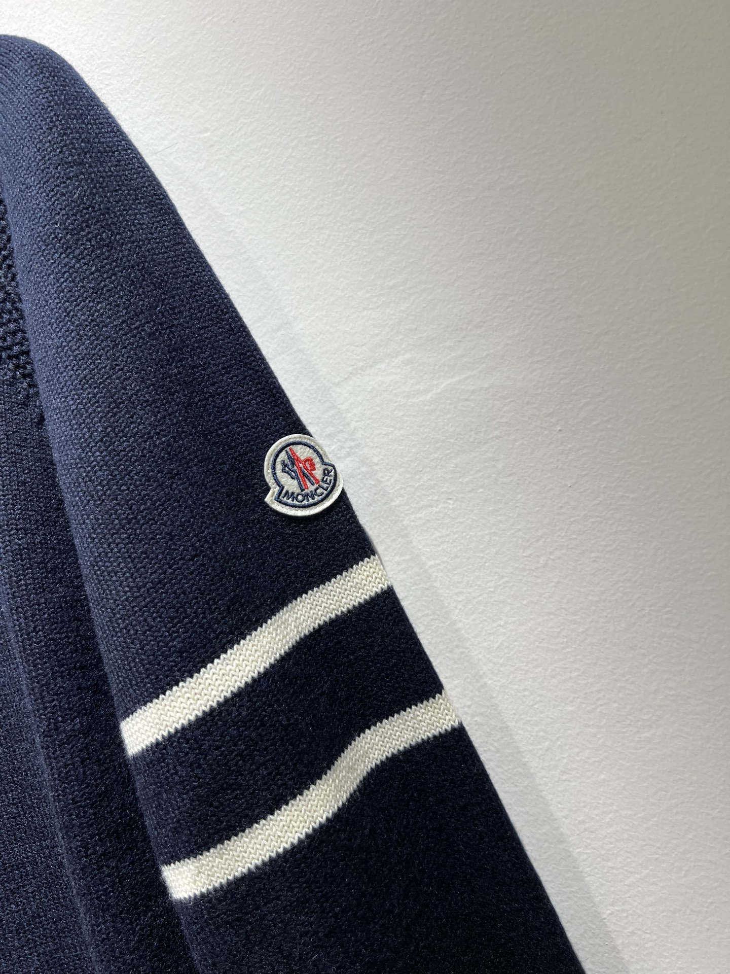 Moncl*r蒙*口 2025秋冬男女同款情侣款👫最新的贸易订单针织羊毛衫，全品相！！网红款！工艺采用针