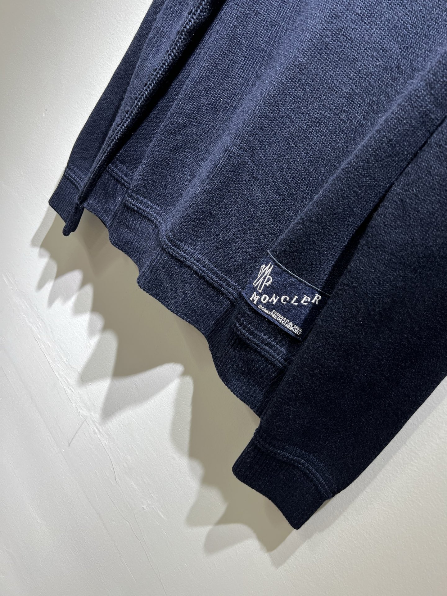 Moncl*r蒙*口 2025秋冬男女同款情侣款👫最新的贸易订单针织羊毛衫，全品相！！网红款！工艺采用针