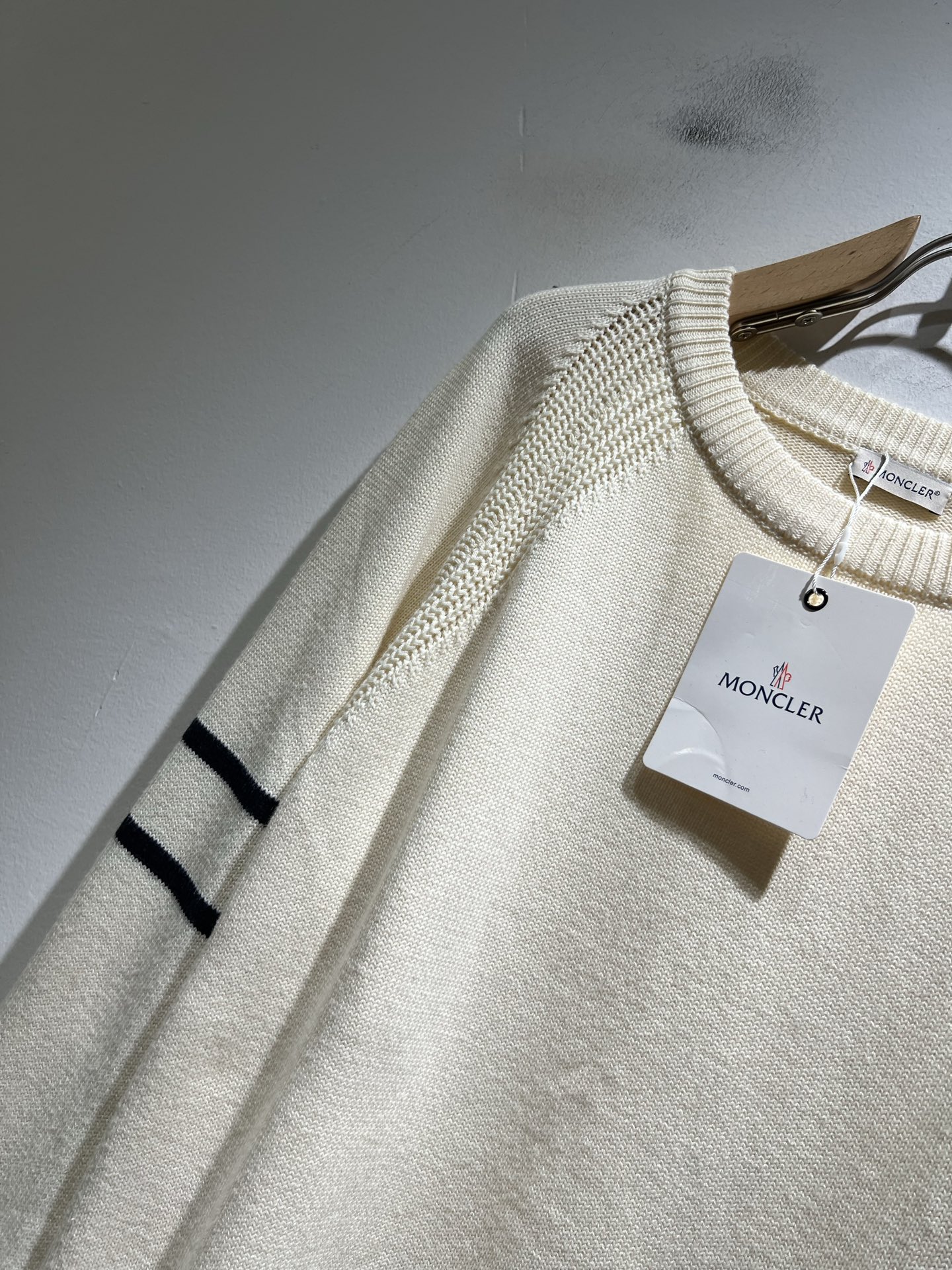 Moncl*r蒙*口 2025秋冬男女同款情侣款👫最新的贸易订单针织羊毛衫，全品相！！网红款！工艺采用针