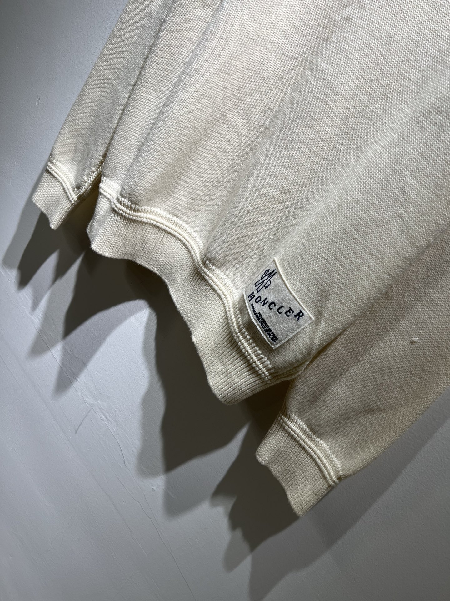 Moncl*r蒙*口 2025秋冬男女同款情侣款👫最新的贸易订单针织羊毛衫，全品相！！网红款！工艺采用针