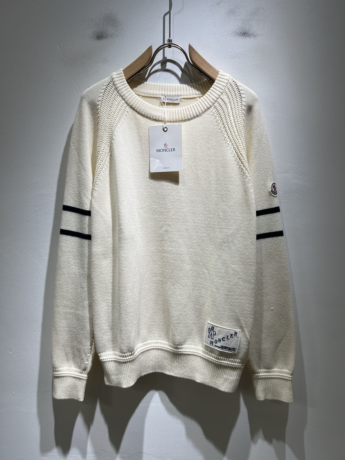 Moncl*r蒙*口 2025秋冬男女同款情侣款👫最新的贸易订单针织羊毛衫，全品相！！网红款！工艺采用针