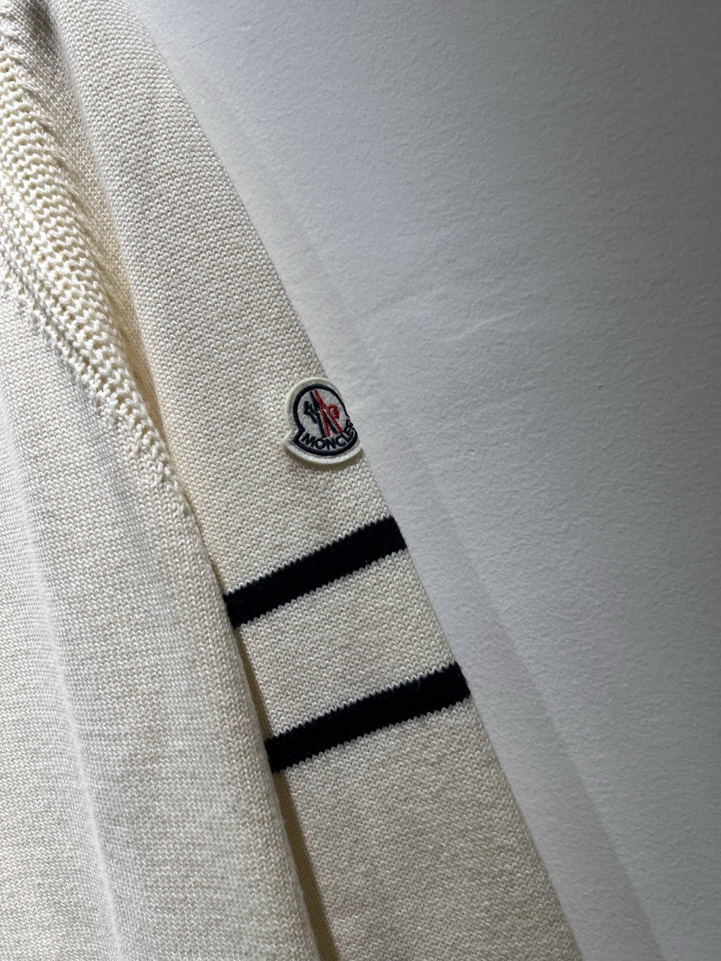 Moncl*r蒙*口 2025秋冬男女同款情侣款👫最新的贸易订单针织羊毛衫，全品相！！网红款！工艺采用针