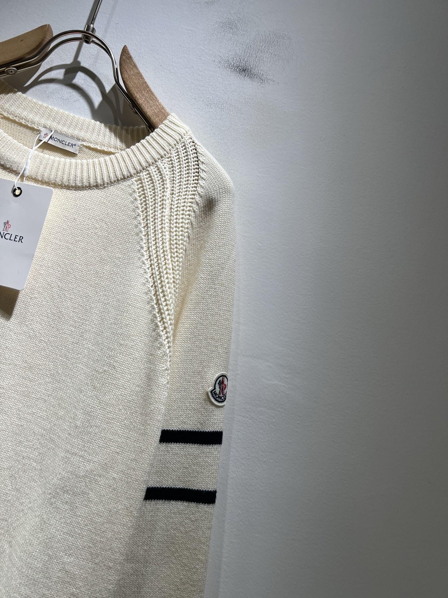 Moncl*r蒙*口 2025秋冬男女同款情侣款👫最新的贸易订单针织羊毛衫，全品相！！网红款！工艺采用针