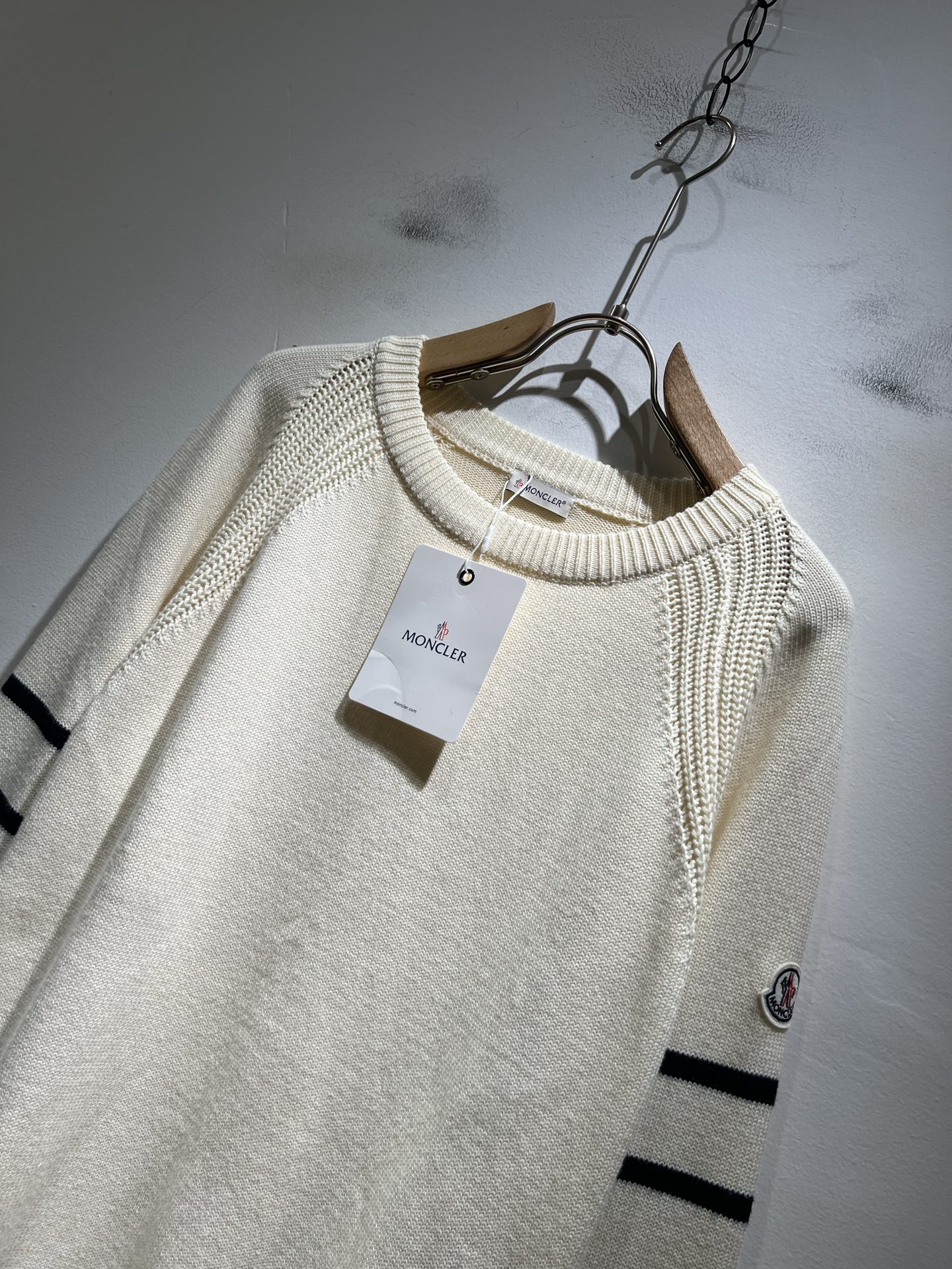 Moncl*r蒙*口 2025秋冬男女同款情侣款👫最新的贸易订单针织羊毛衫，全品相！！网红款！工艺采用针