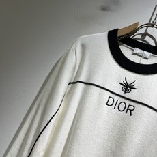 Dio*迪家 2025秋冬新款男女同款👫针织羊毛衫,专柜同步发售!定制专属羊毛🐑面料,从容百搭,档次极高 Dio*迪家 2025秋冬新款男女同款👫针织羊毛衫,专柜同步发售!定制专属羊毛🐑面料,从容百搭,档次极高