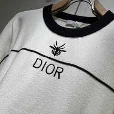 Dio*迪家 2025秋冬新款男女同款👫针织羊毛衫,专柜同步发售!定制专属羊毛🐑面料,从容百搭,档次极高 Dio*迪家 2025秋冬新款男女同款👫针织羊毛衫,专柜同步发售!定制专属羊毛🐑面料,从容百搭,档次极高