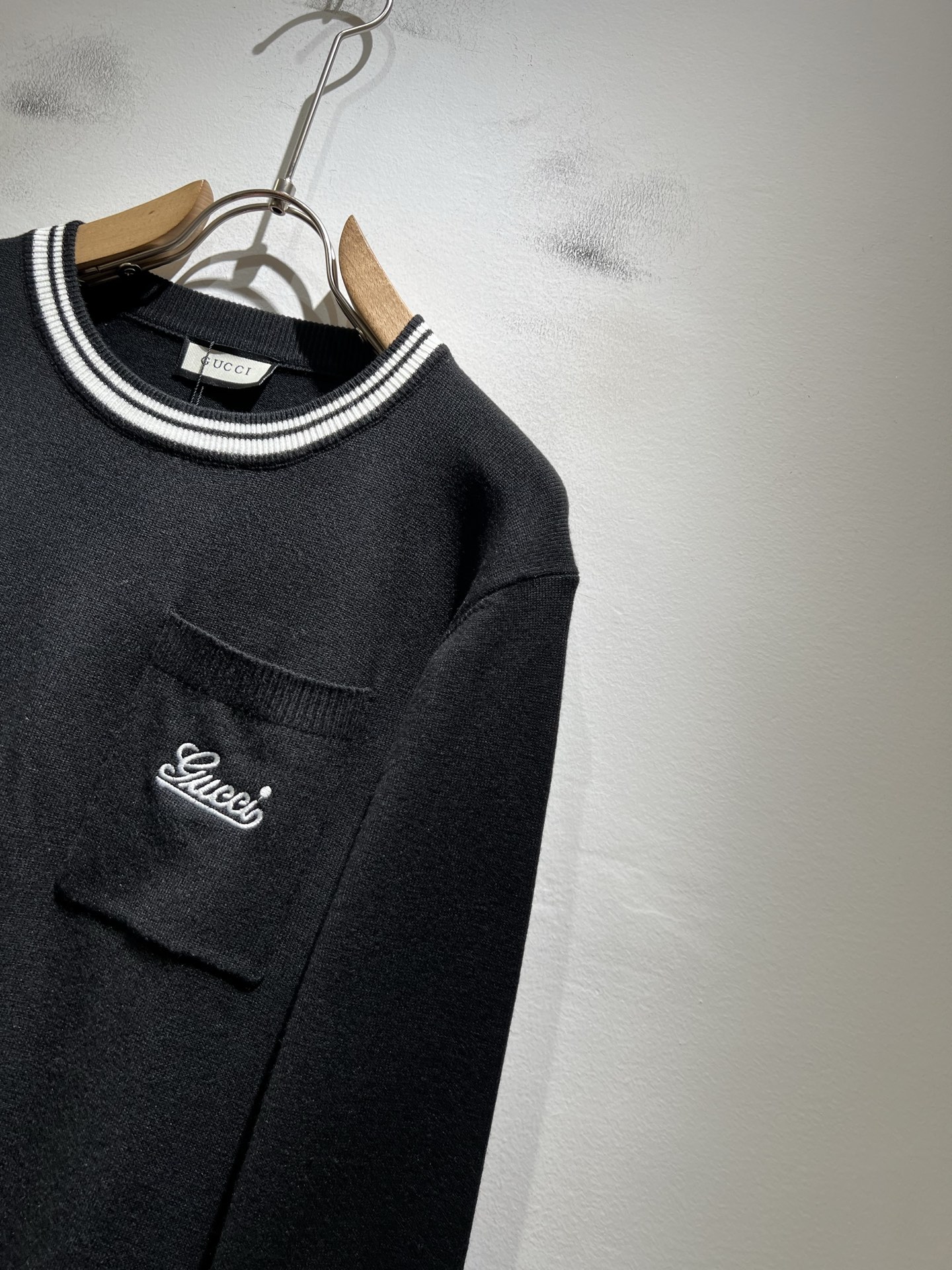 GUC*I 古家 2025秋冬新款男女同款👫 针织羊毛衫，胸前标志logo刺绣设计！贸易公司渠道稀出，同