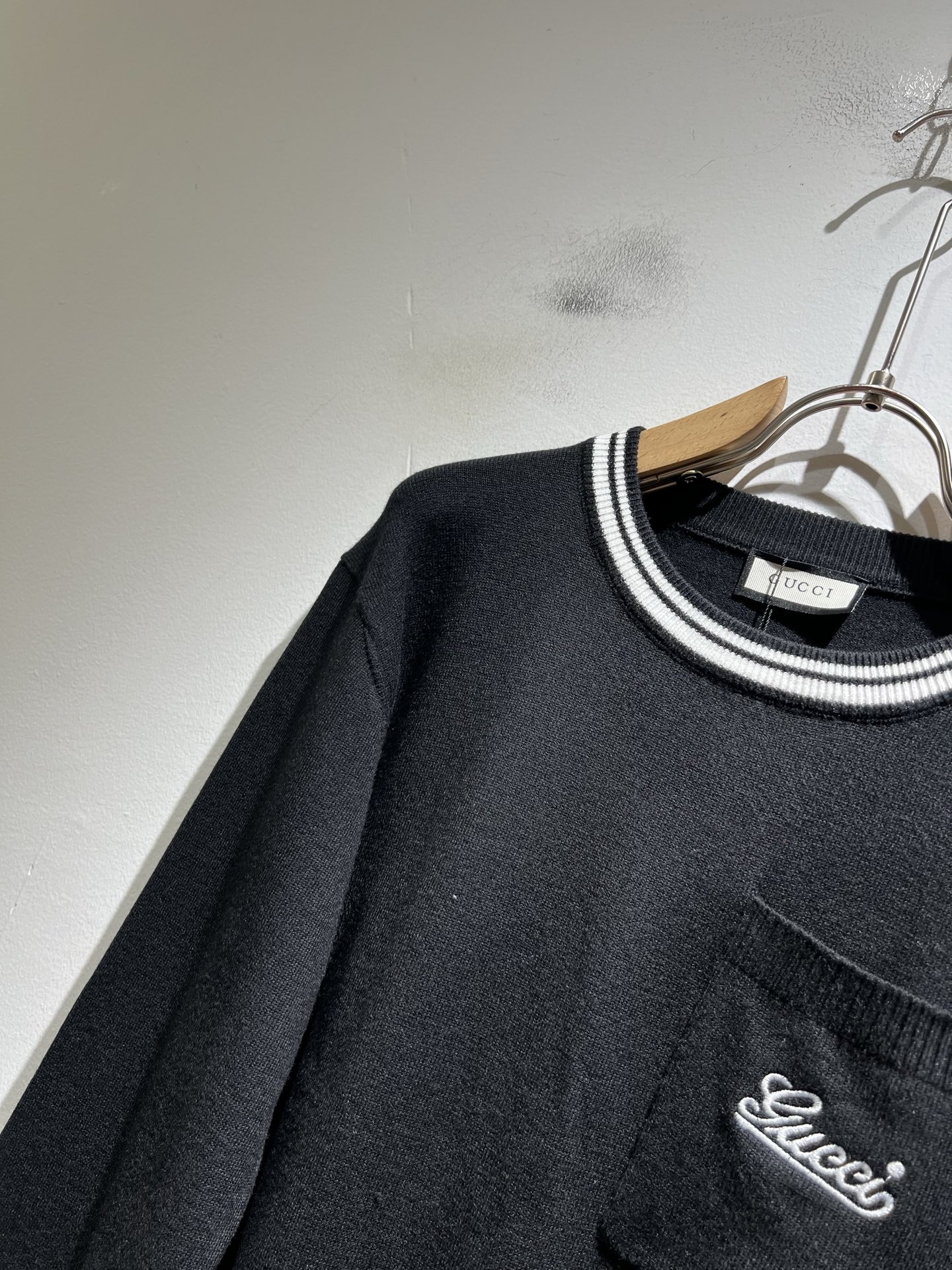 GUC*I 古家 2025秋冬新款男女同款👫 针织羊毛衫，胸前标志logo刺绣设计！贸易公司渠道稀出，同